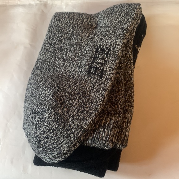 New HUE Women's 2-Pack Fairaisle Boot Socks - Picture 3 of 3